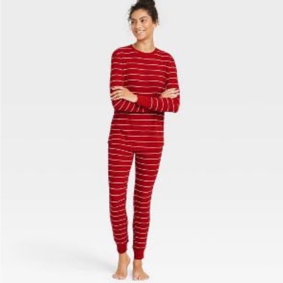 Stars Above
Thermal Pajama Set
NWT
Size: medium - Picture 1 of 2